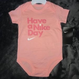 new Nike baby romper 6.9 months